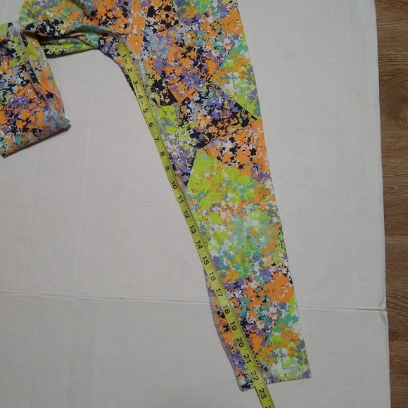 FABLETICS floral print PowerHold capri leggings, S - Picture 8 of 14